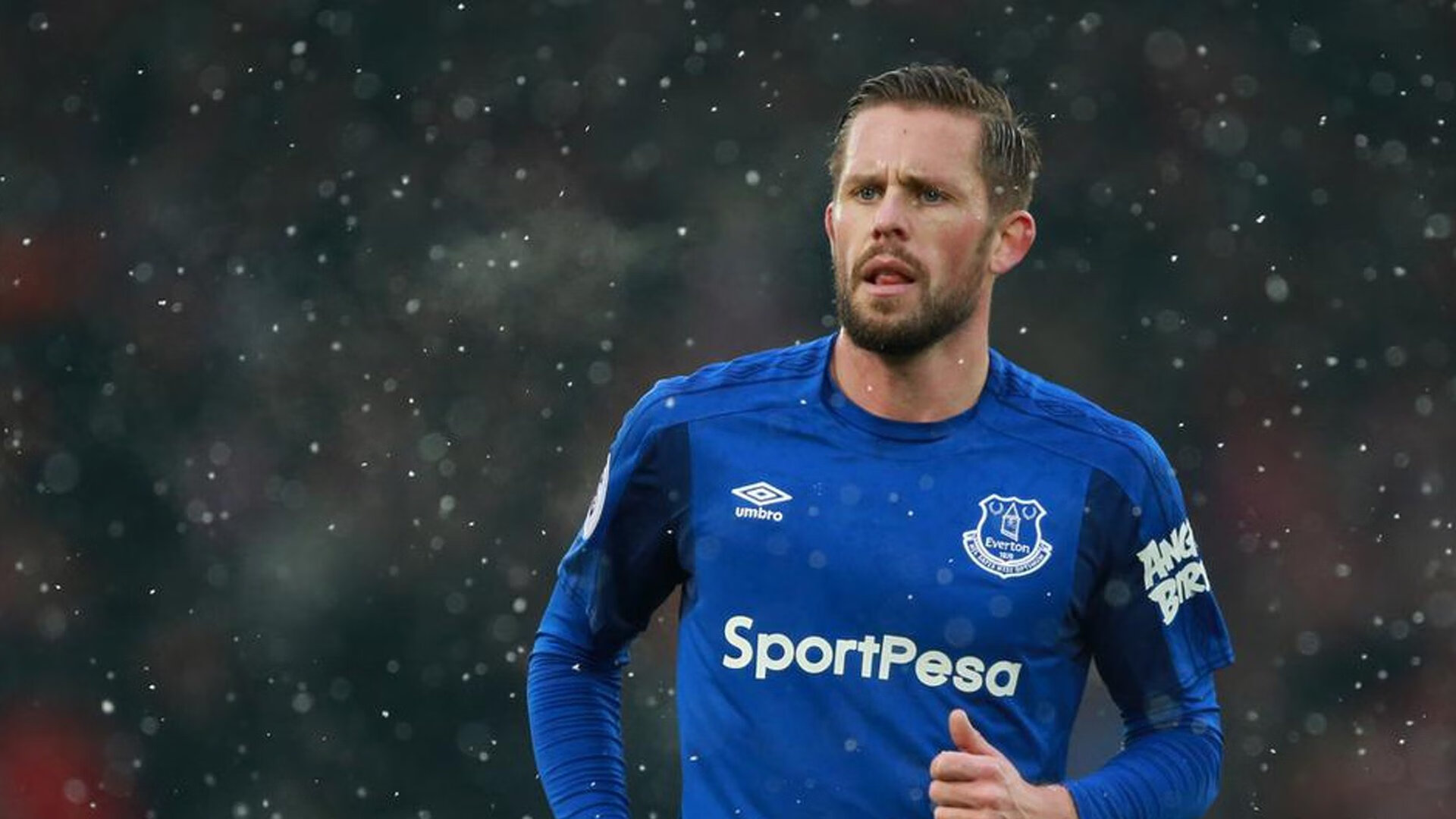 球星在赛后被评为当场MVP并上演感谢仪式，球队mvp